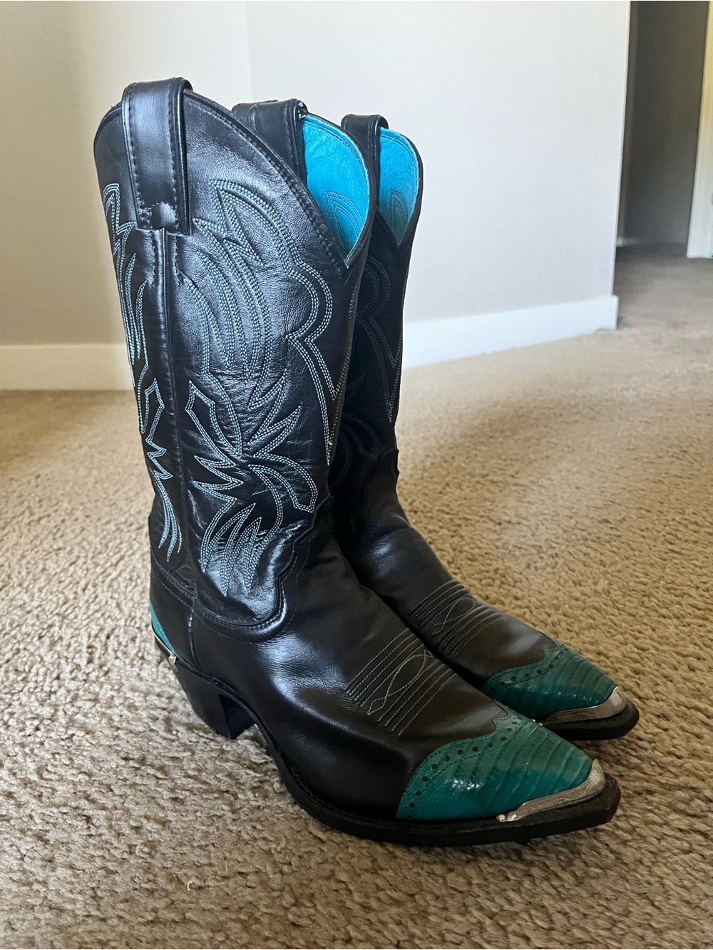 Justin Boots Black Leather Western Heeled Boots with Teal Lizard Accents 8C